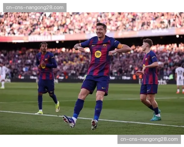 马略卡0-2巴塞罗那，莱万与佩德里各入一球