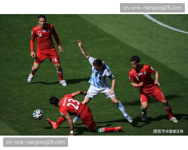 马赛3-0布雷斯特战术观察：高位逼抢与肋部渗透结合
